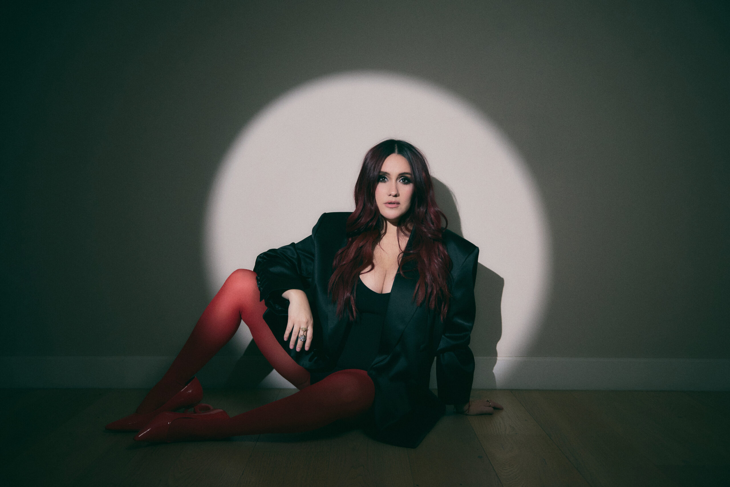 Dulce María regresa con “Casi Algo”, pero ¿nos debería importar?