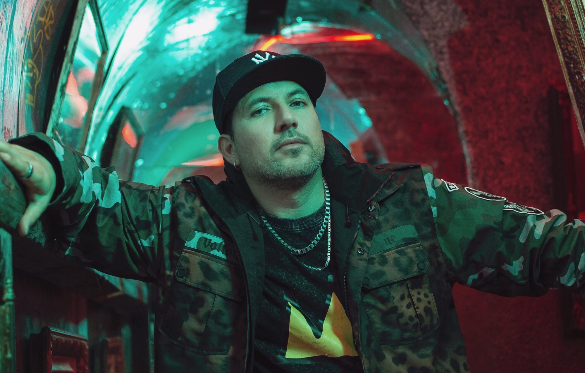 THEKOIWAY convierte la migración y la distancia en el centro de “Cauce”